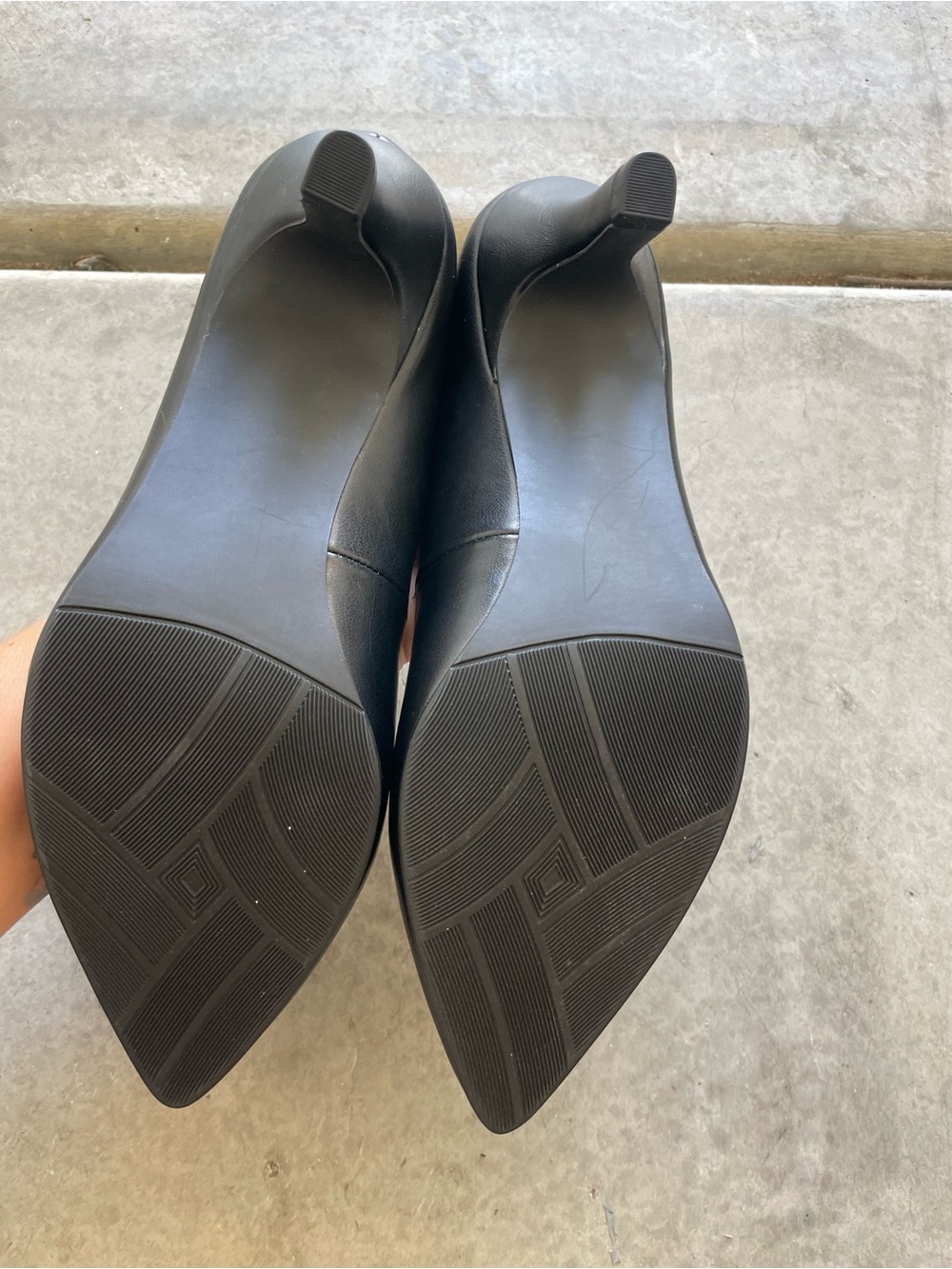 Array Black Pointed Toe Kitten Heel Pumps Size 9M Office Career Classic - Picture 3 of 3